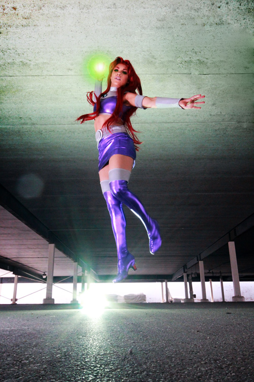 Starfire - Cosplay por Bec of Hearts