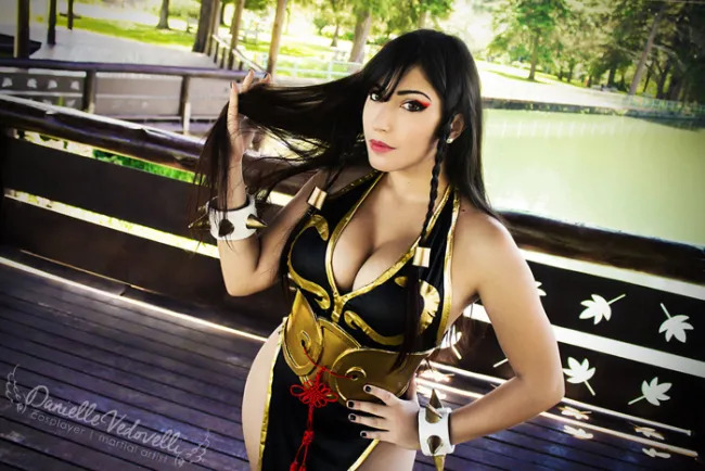 Chun-Li cosplay por Dnielle Vedovelli