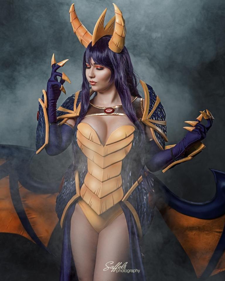 Spyro the Dragon - cosplay por Akemi101xoxo 