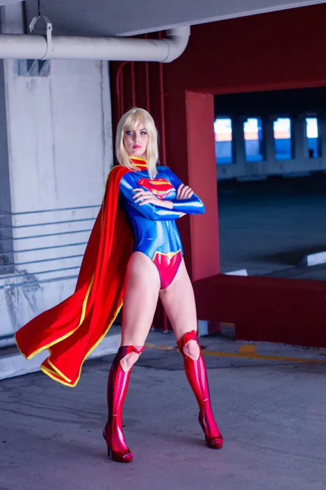 Supergirl cosplay por starbuxx