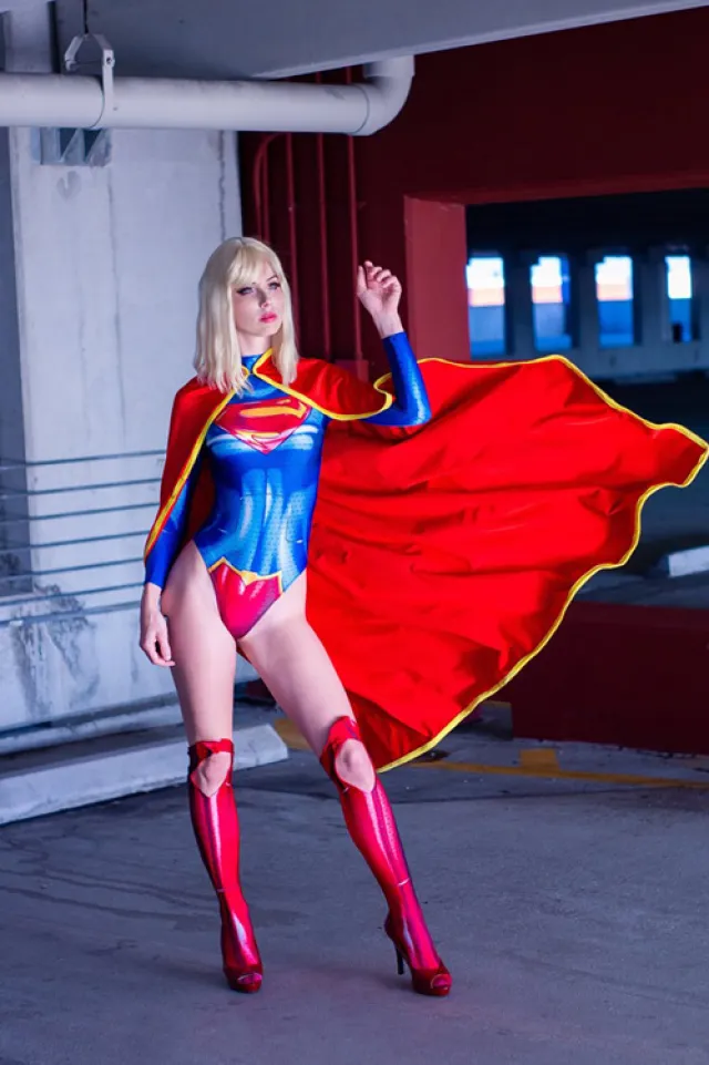 Supergirl cosplay por starbuxx