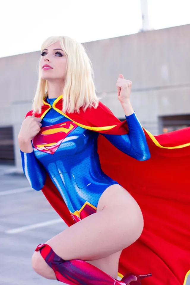 Supergirl cosplay por starbuxx