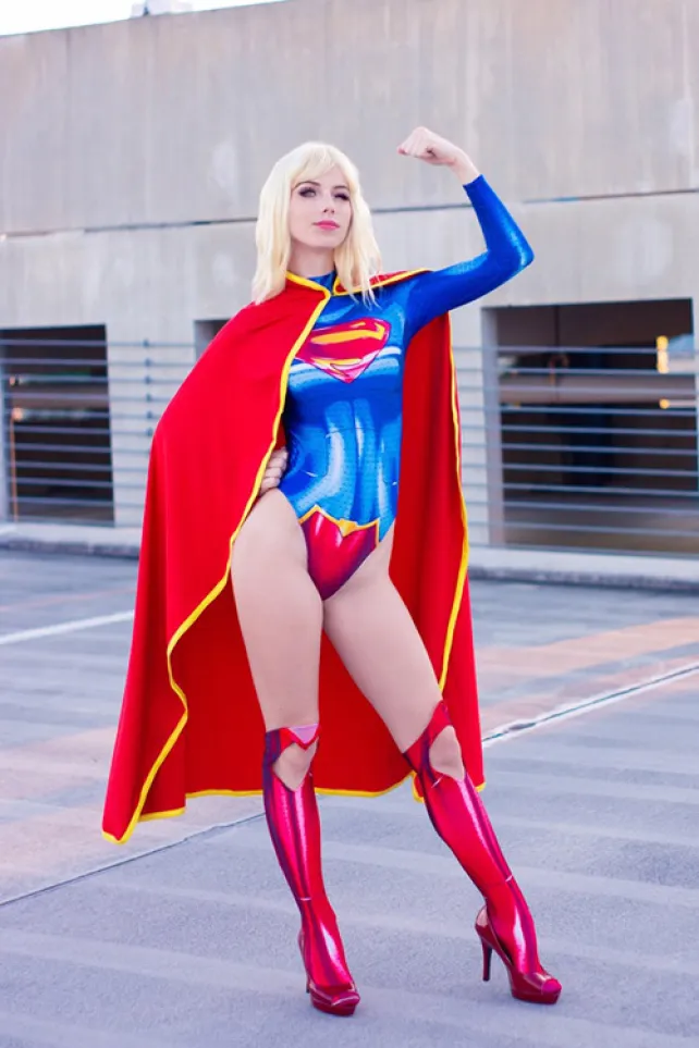 Supergirl cosplay por starbuxx