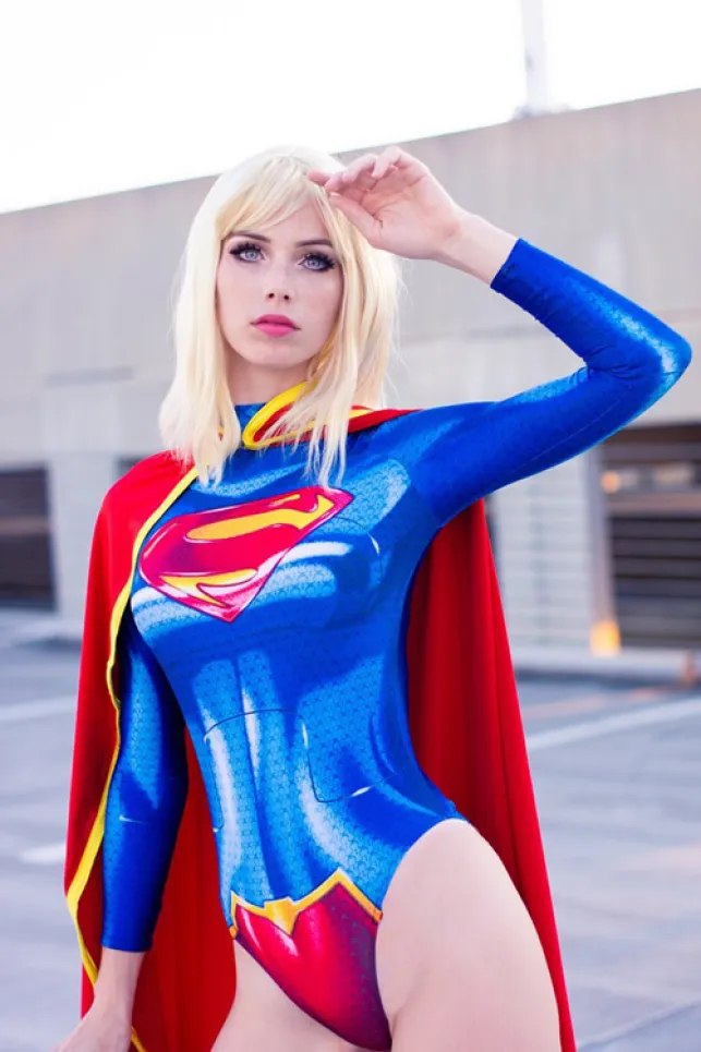 Supergirl cosplay por starbuxx