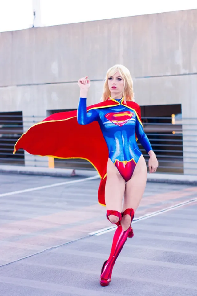 Supergirl cosplay por starbuxx