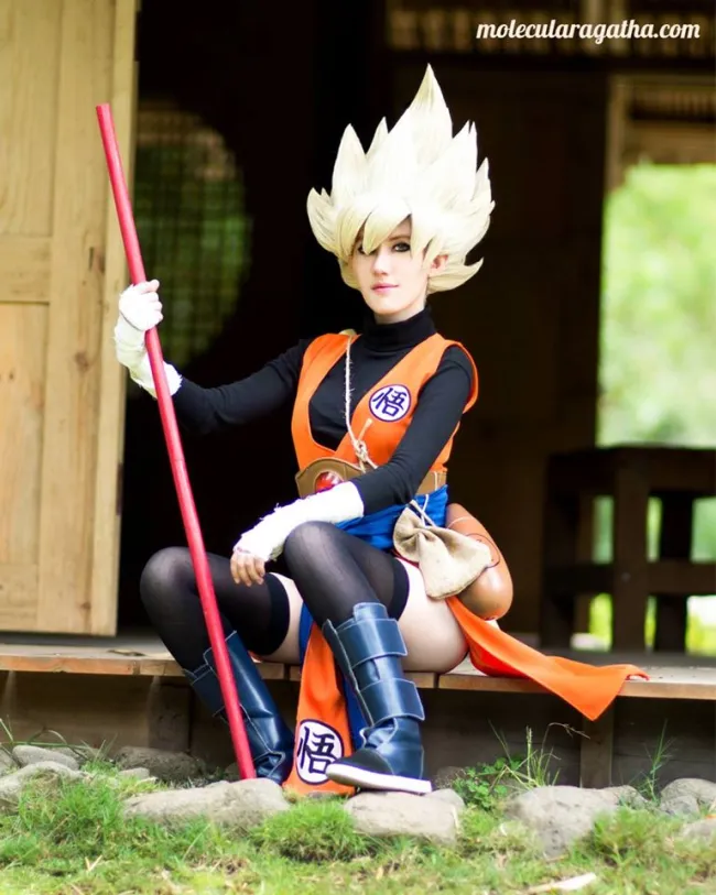 Goku genderbend cosplay por MolecularAgatha