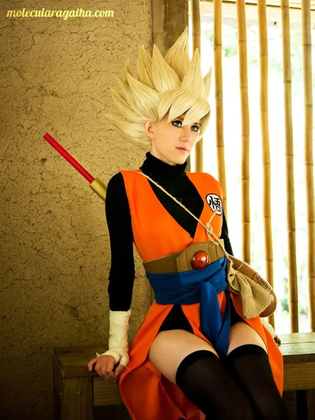 Goku genderbend cosplay por MolecularAgatha