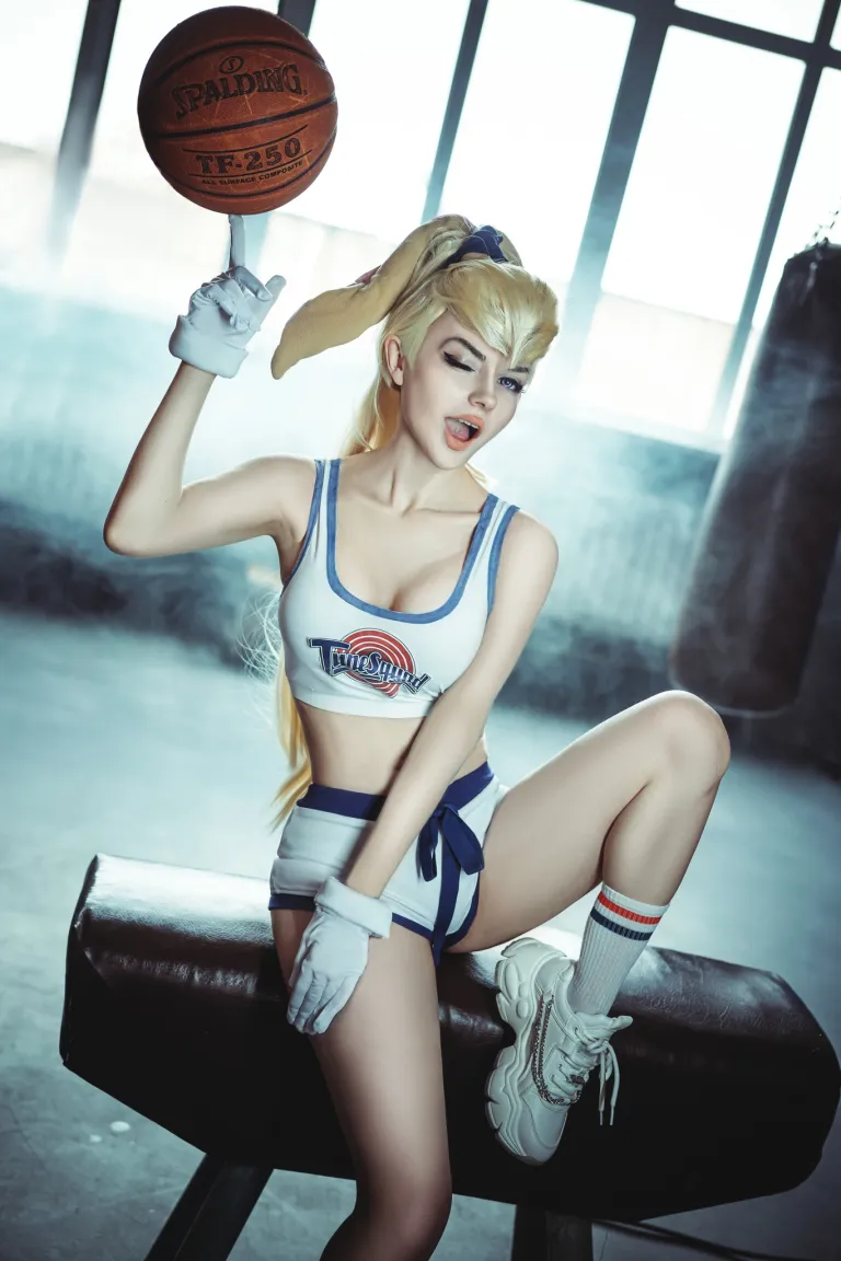 Lola Bunny cosplay por Angelina Chernyak