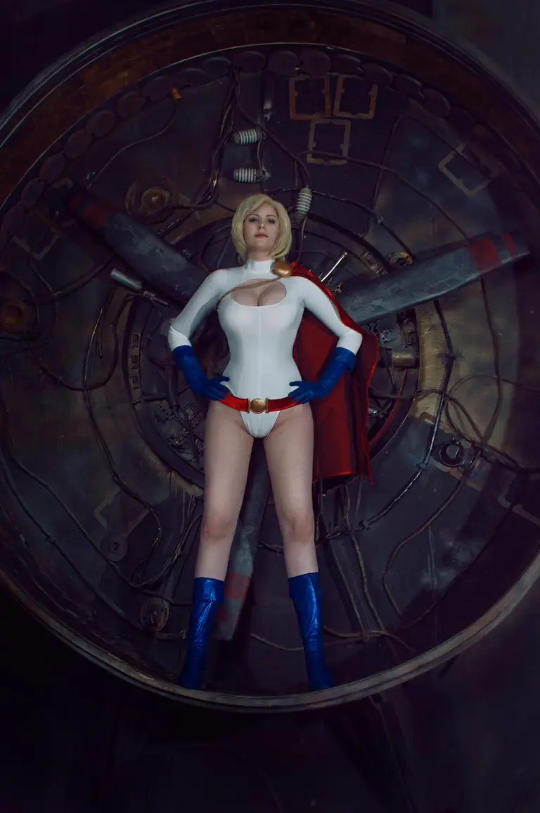 Poderosa Power Girl cosplay