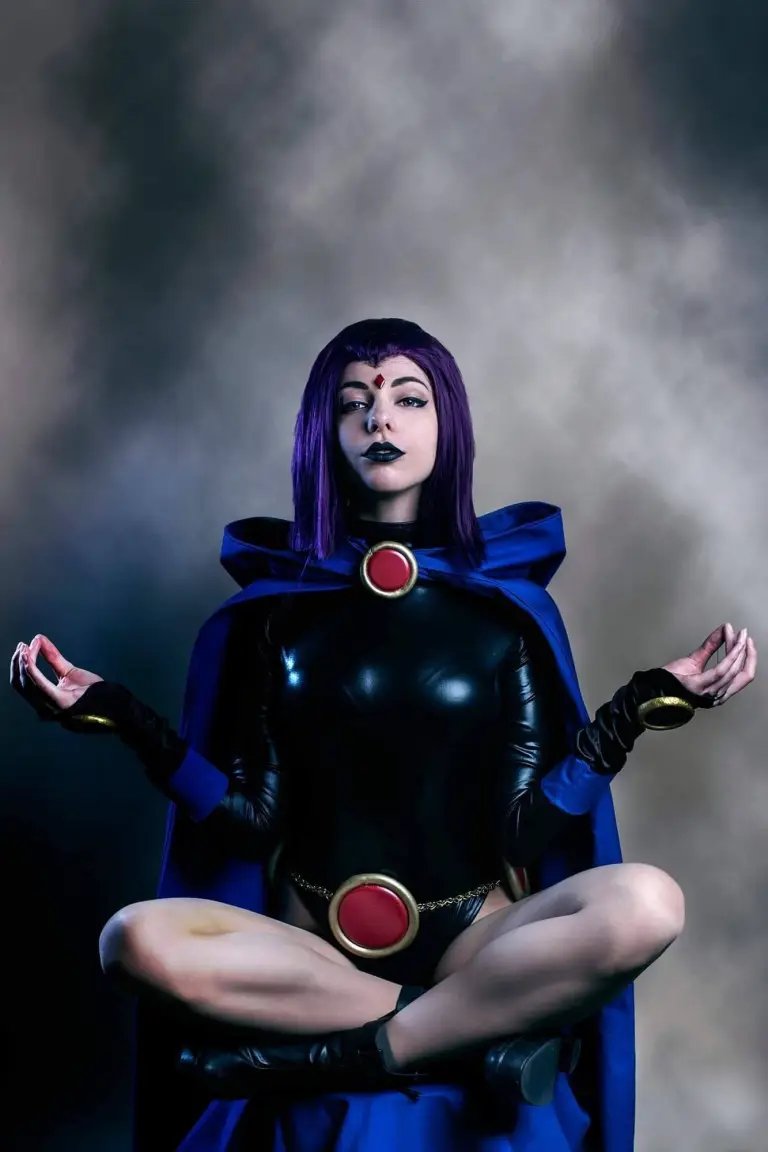 Ravena cosplay por Ryuu Lavitz