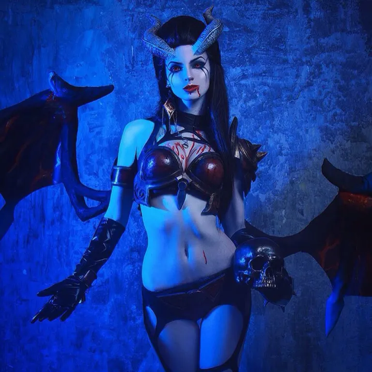 Queen of Pain (Dota 2) - cosplay por Mighty Racoon