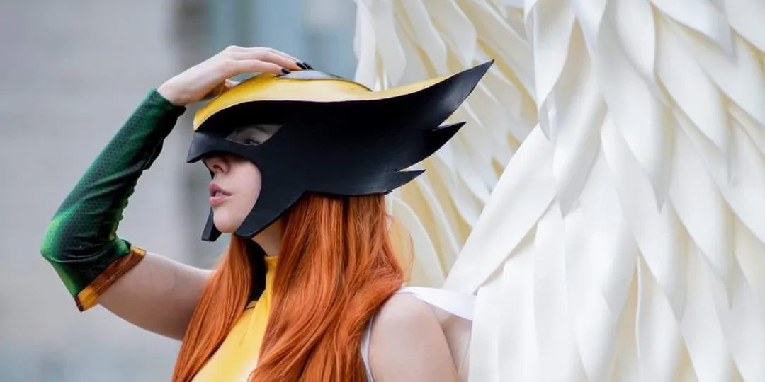 Moça Gaviã Hawk Girl cosplay