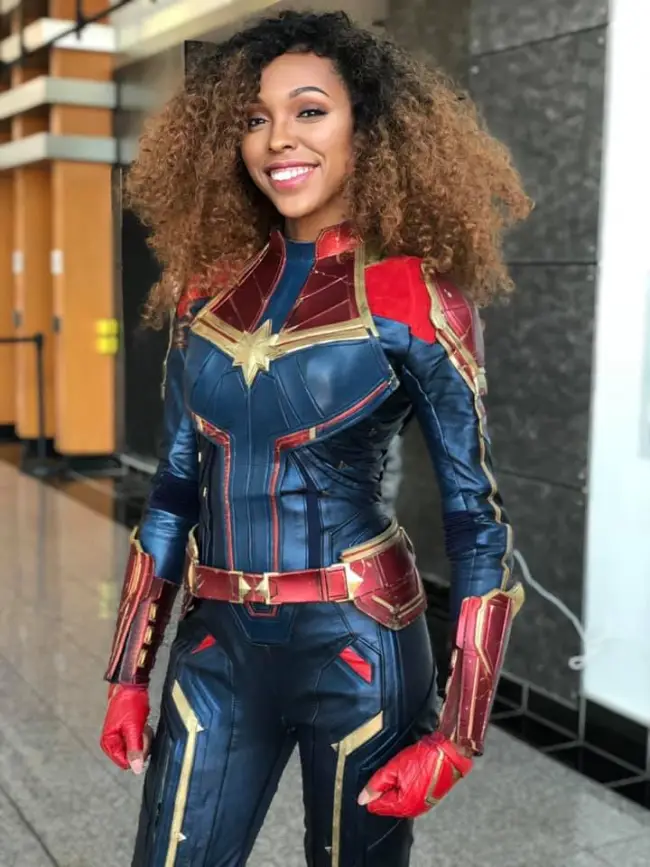 Capitã Marvel cosplay por Cutiepiesensei