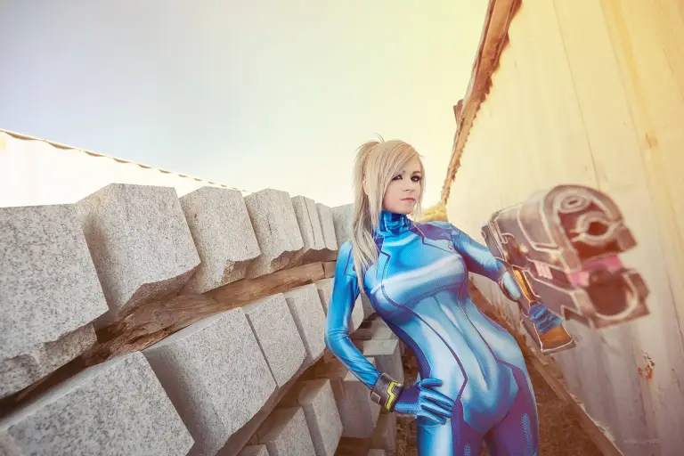 Samus Aran zero suit cosplay por Danielle Beaulieu