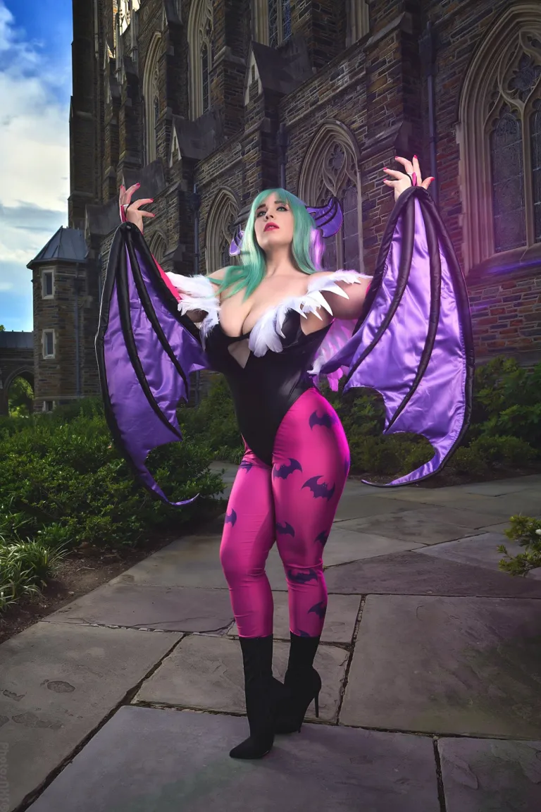 Morrigan Aensland cosplay por Lady Sorrow