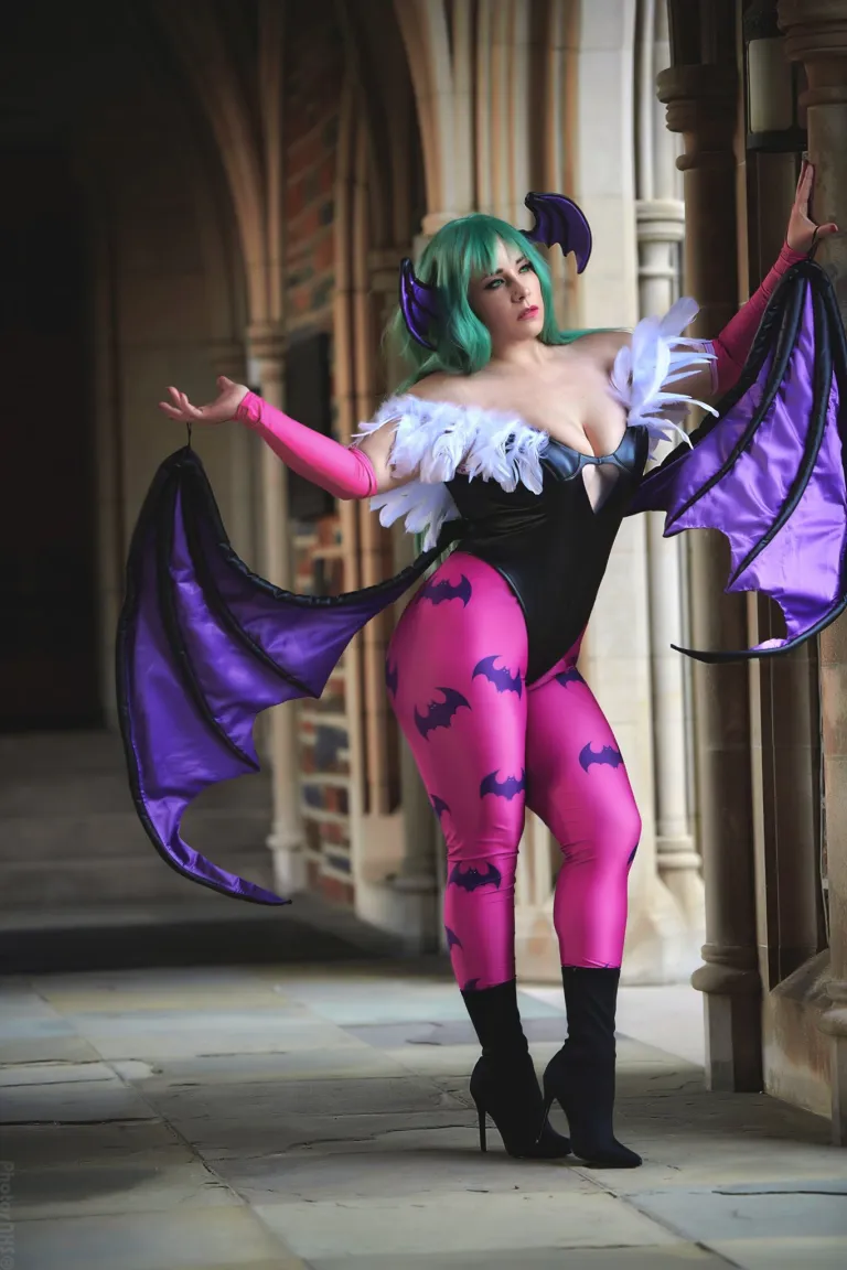 Morrigan Aensland cosplay por Lady Sorrow