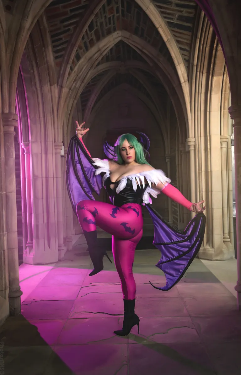 Morrigan Aensland cosplay por Lady Sorrow