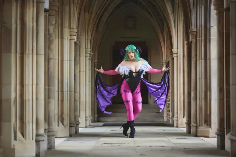 Morrigan Aensland cosplay por Lady Sorrow