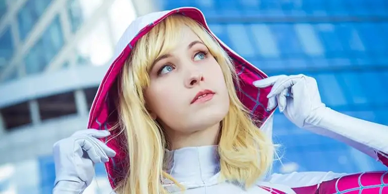 Spider-Gwen cosplay