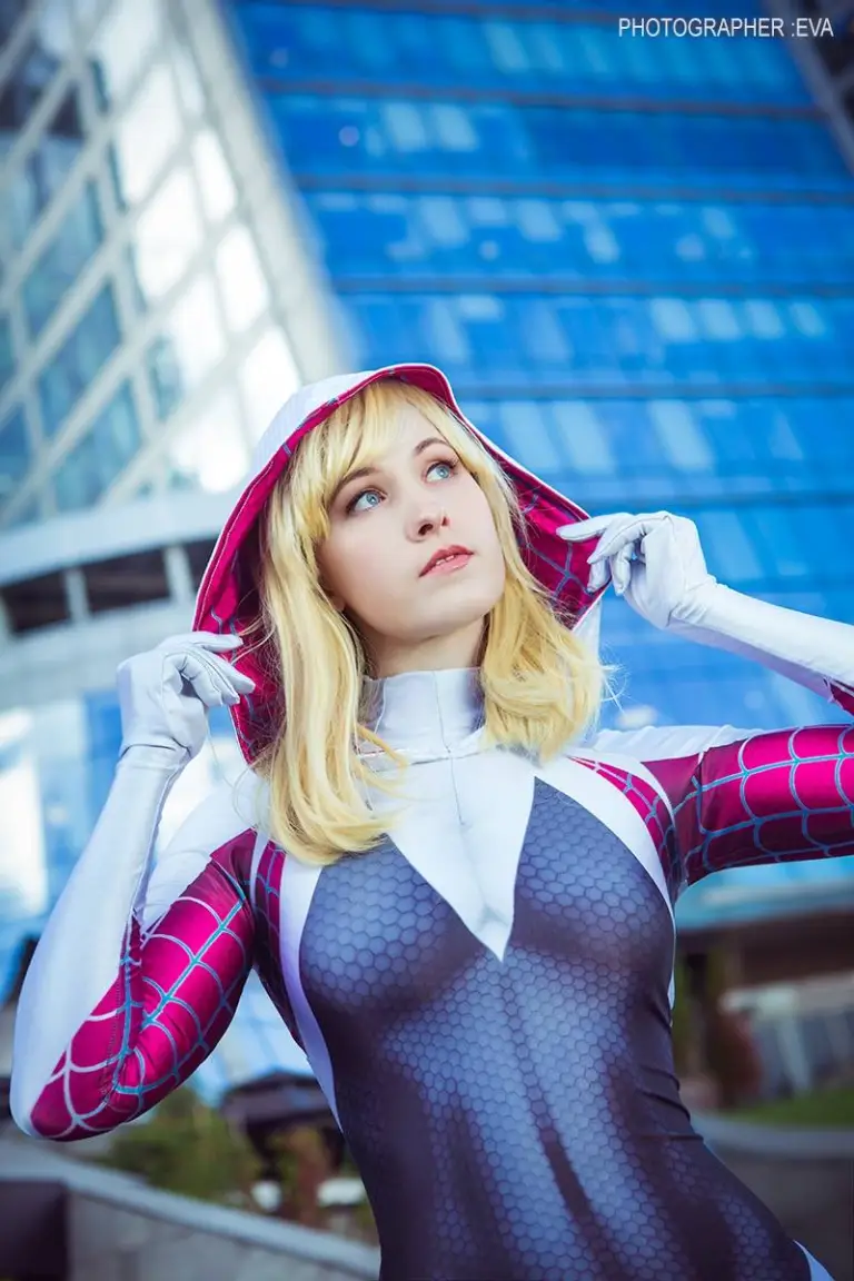 Spider-Gwen cosplay por Adelhaid