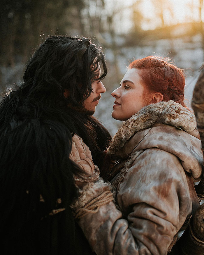 Ygriite cosplay por Skunk e Jon Snow cosplay por Weasel