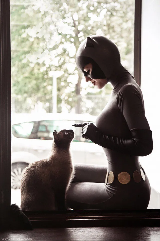 Mulher Gato Batman Animated Series cosplay por Kamiko Zero