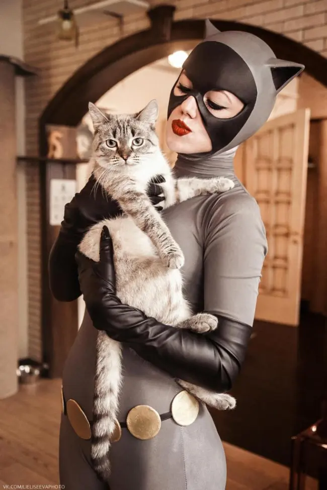 Mulher Gato Batman Animated Series cosplay por Kamiko Zero