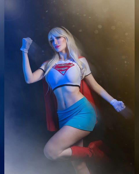 Supergirl cosplay por Sophie Valentine