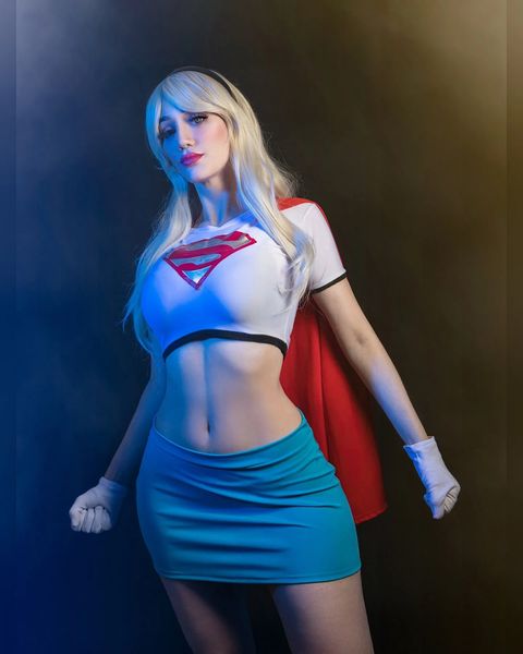 Supergirl cosplay por Sophie Valentine