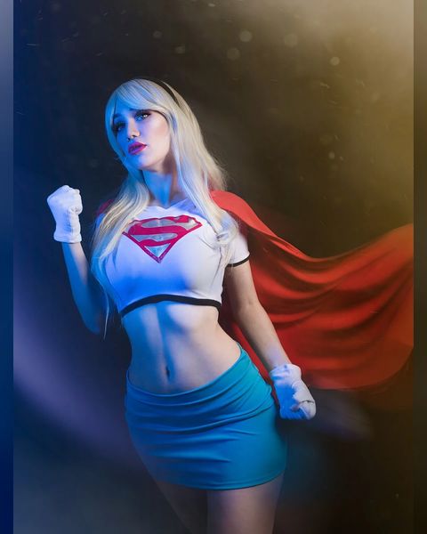 Supergirl cosplay por Sophie Valentine