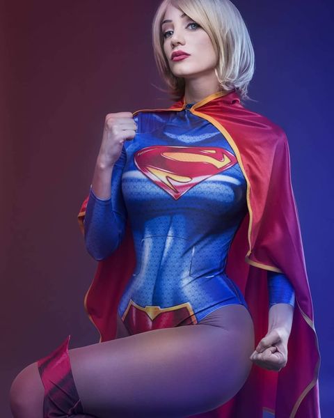 Supergirl cosplay por Sophie Valentine