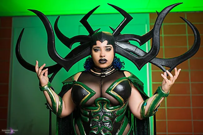 Hela cosplay por Cin Von Quinzel