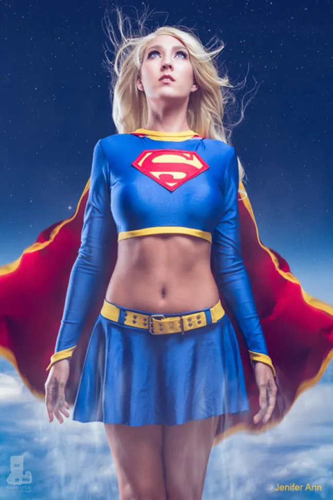 Supergirl cosplay por Jenifer Ann