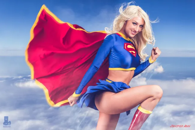 Supergirl cosplay por Jenifer Ann