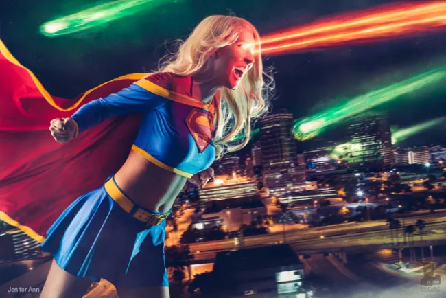 Supergirl cosplay por Jenifer Ann