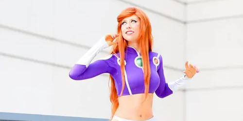 Starfire cosplay