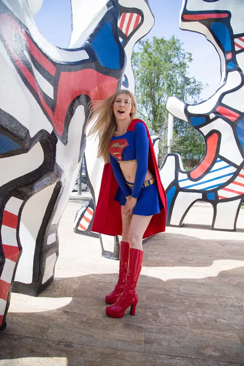 Supergirl - cosplay por Cosmic Empress