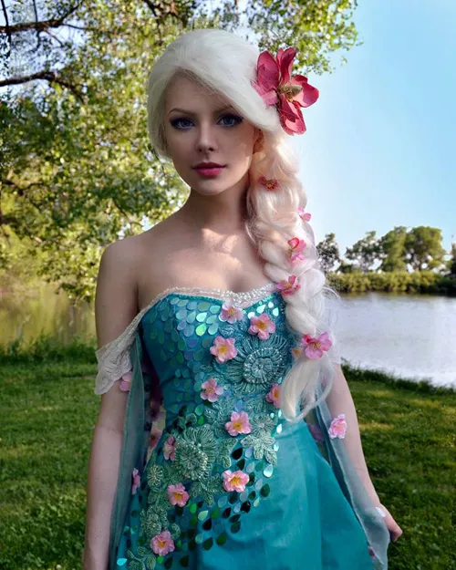 Elsa (Frozen) - versão de Primavera - cosplay por Hanna Éva
