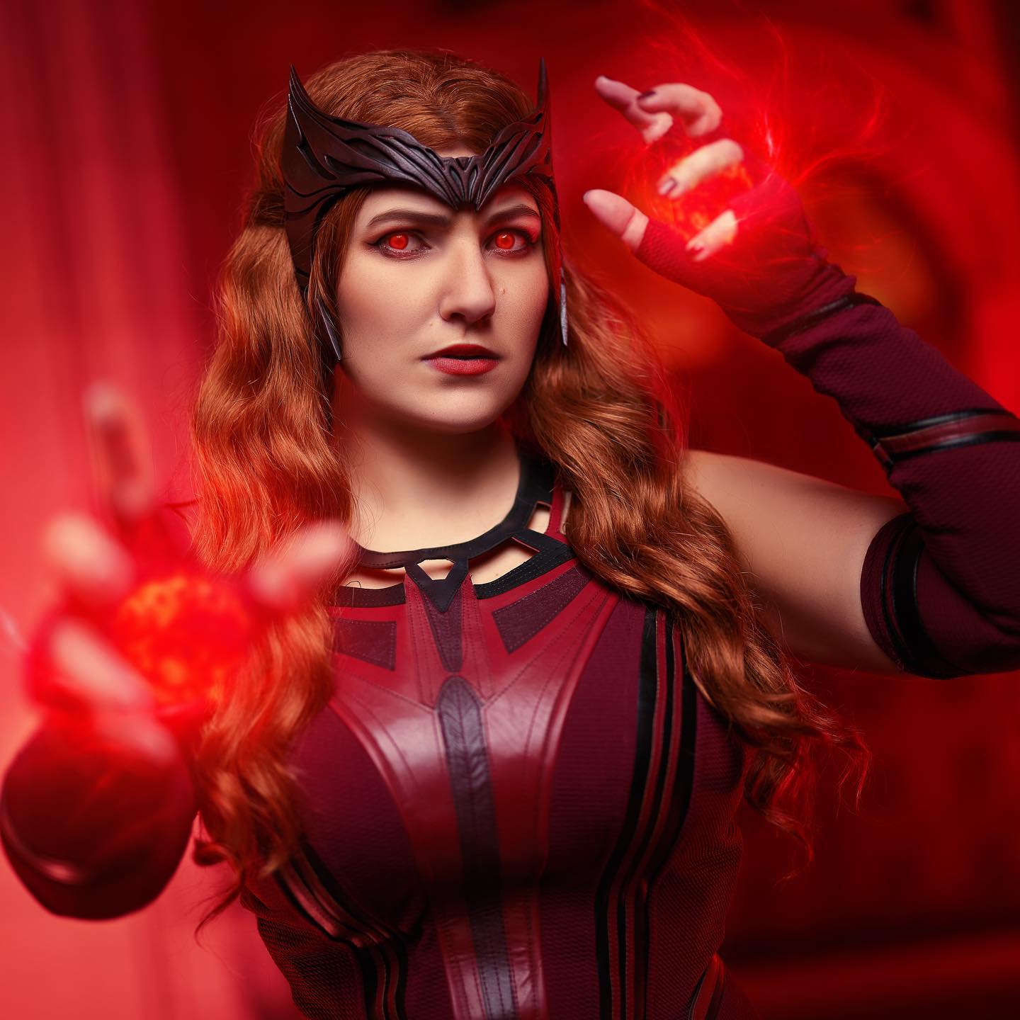 Feiticeira Escarlate - cosplay por Just Away Kitty