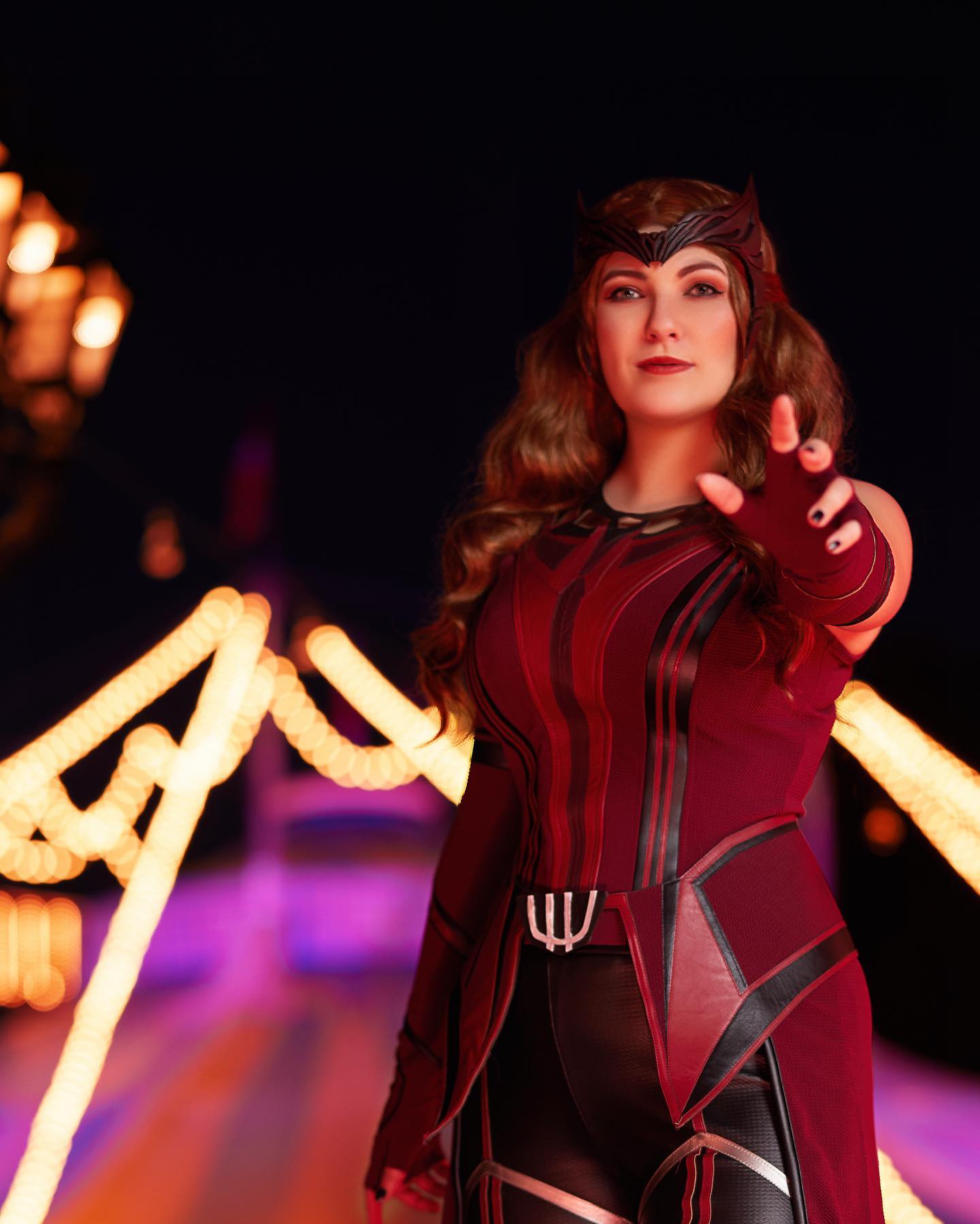 Feiticeira Escarlate - cosplay por Just Away Kitty