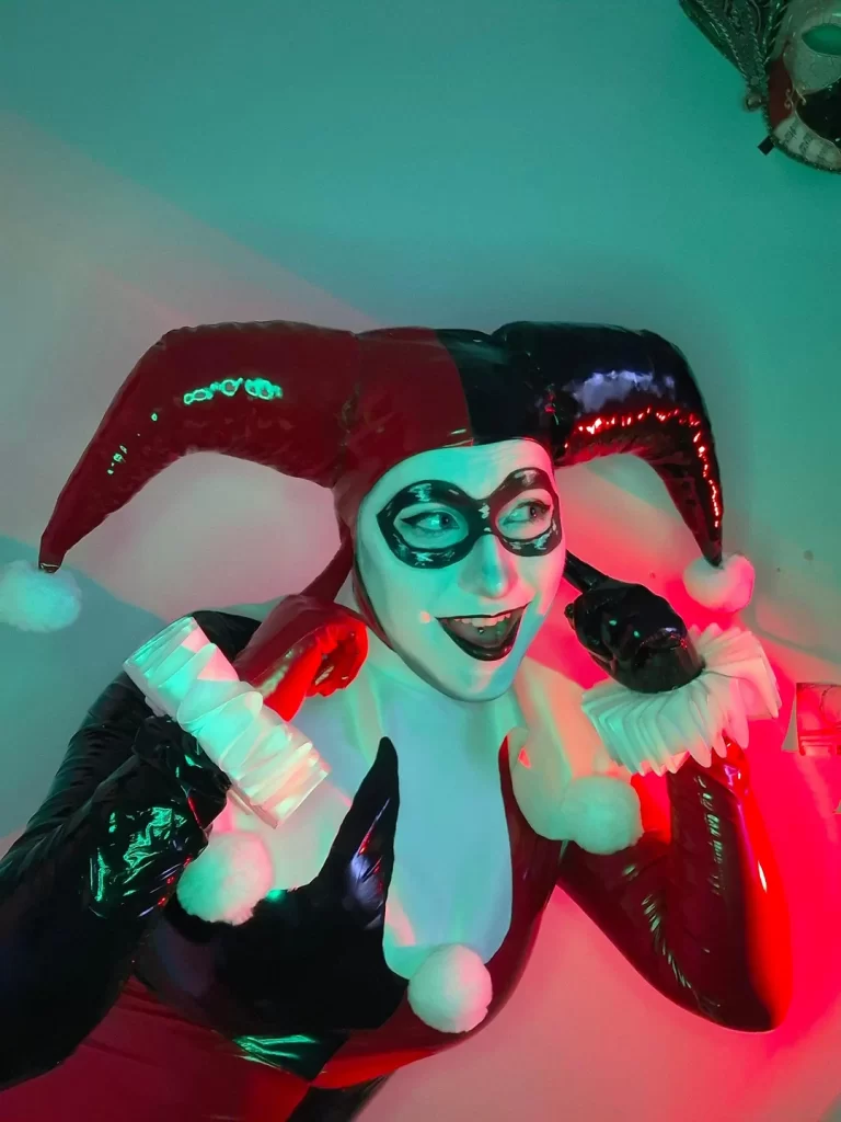 Harley Quinn - latex cosplay por Acceptable Trick