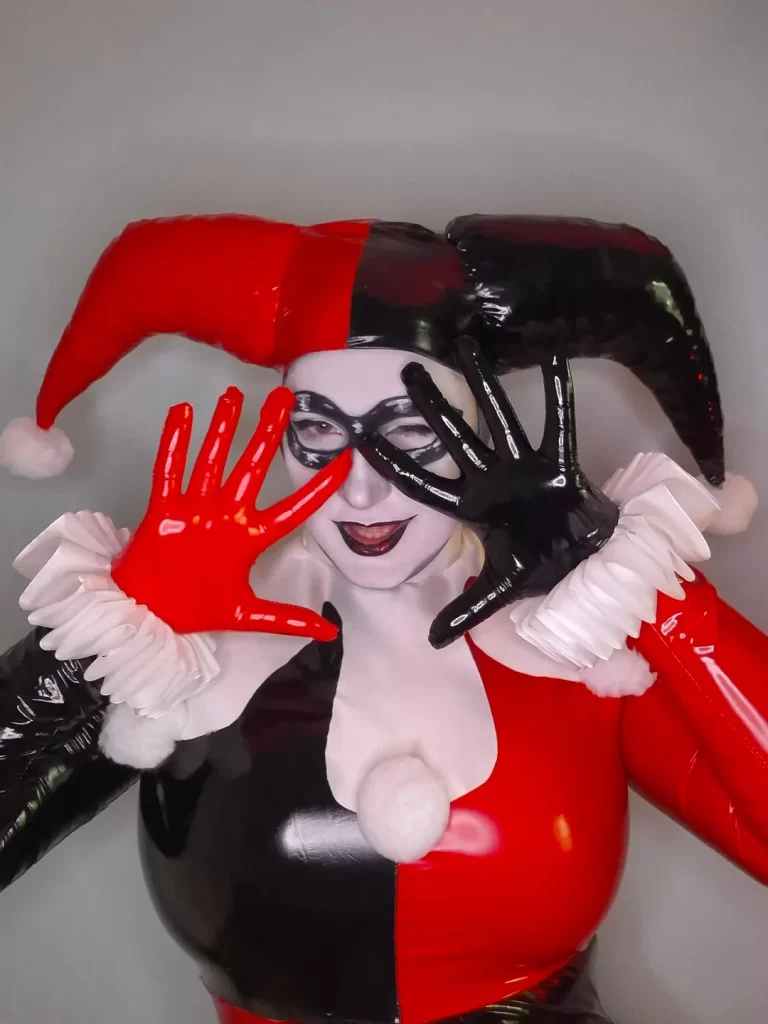 Harley Quinn - latex cosplay por Acceptable Trick