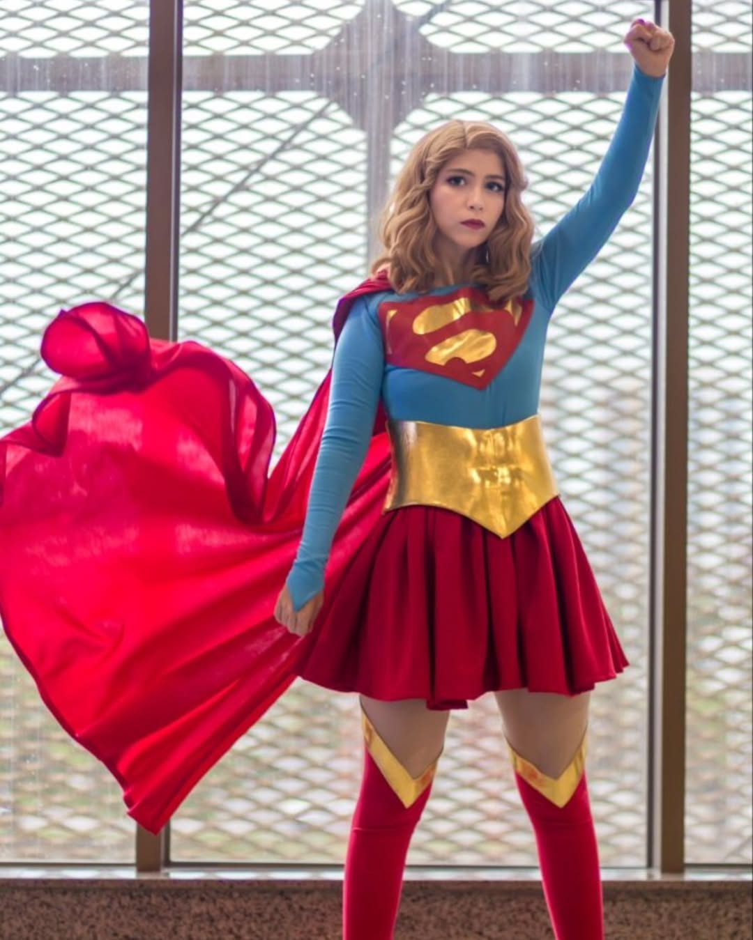 Supergirl cosplay por Jessy Soares