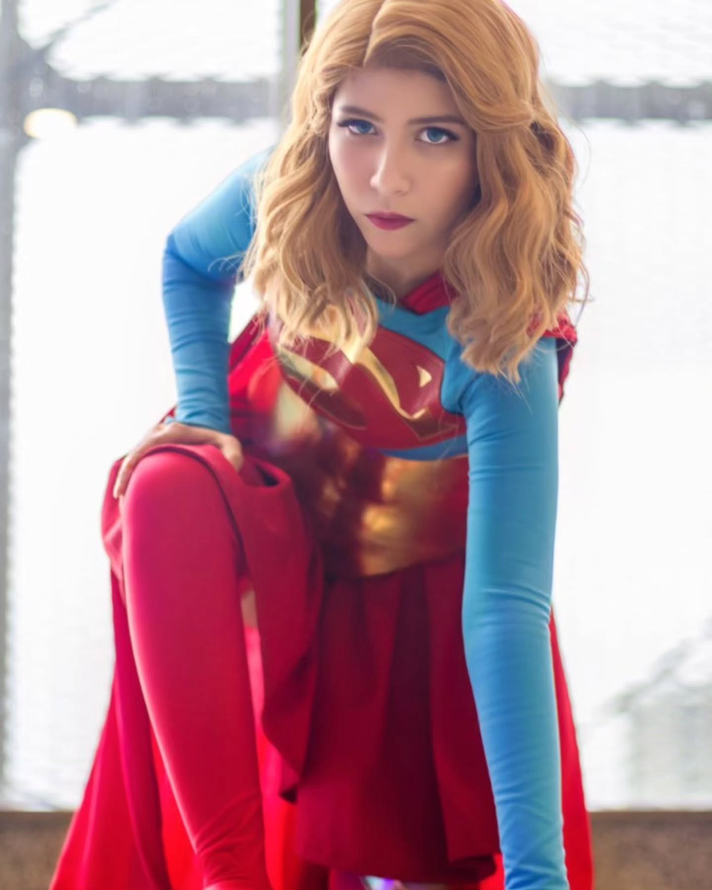 Supergirl cosplay por Jessy Soares
