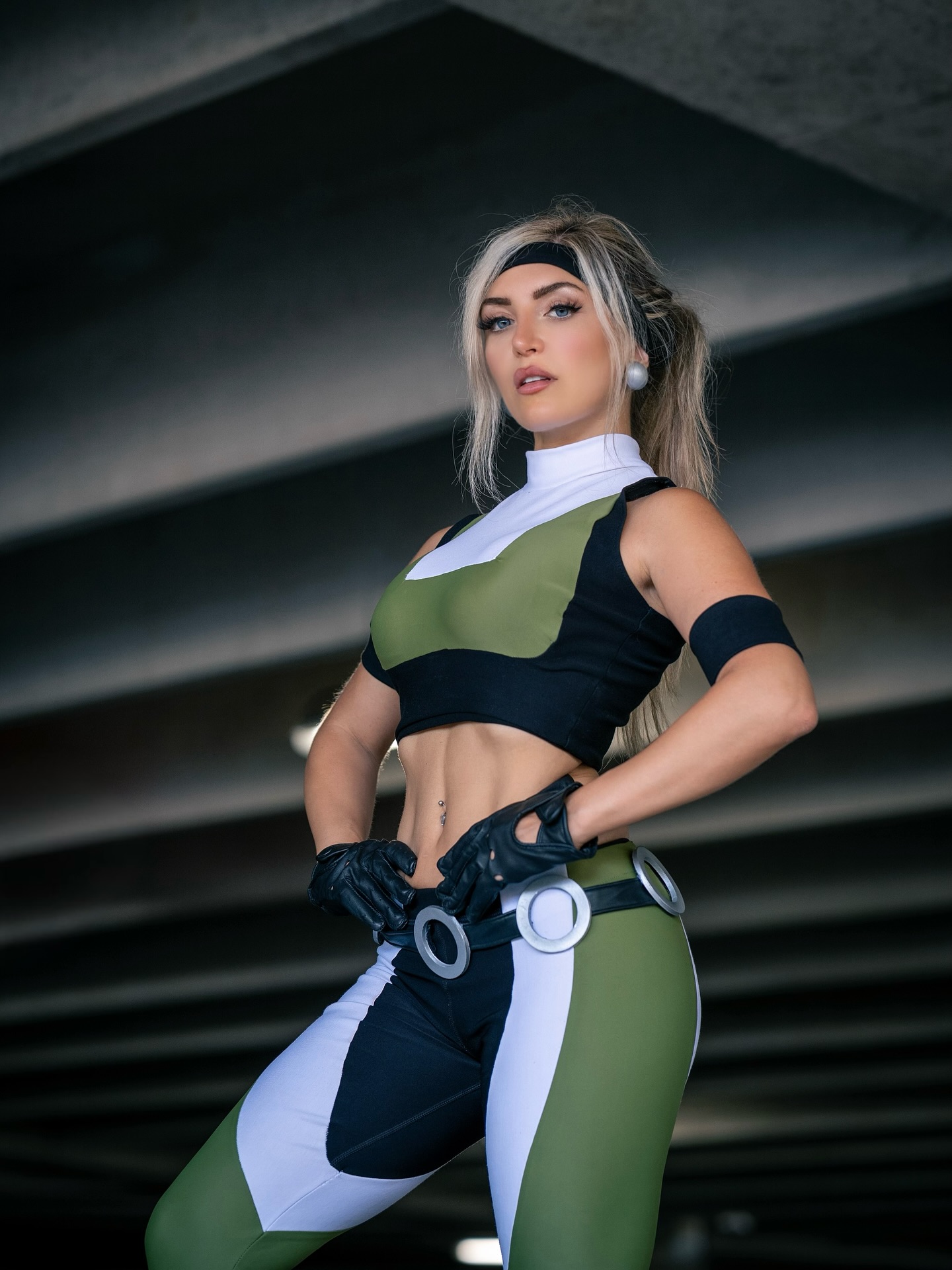 Sonya Blade (Mortal Kombat 3) - cosplay por Lisa Mancini