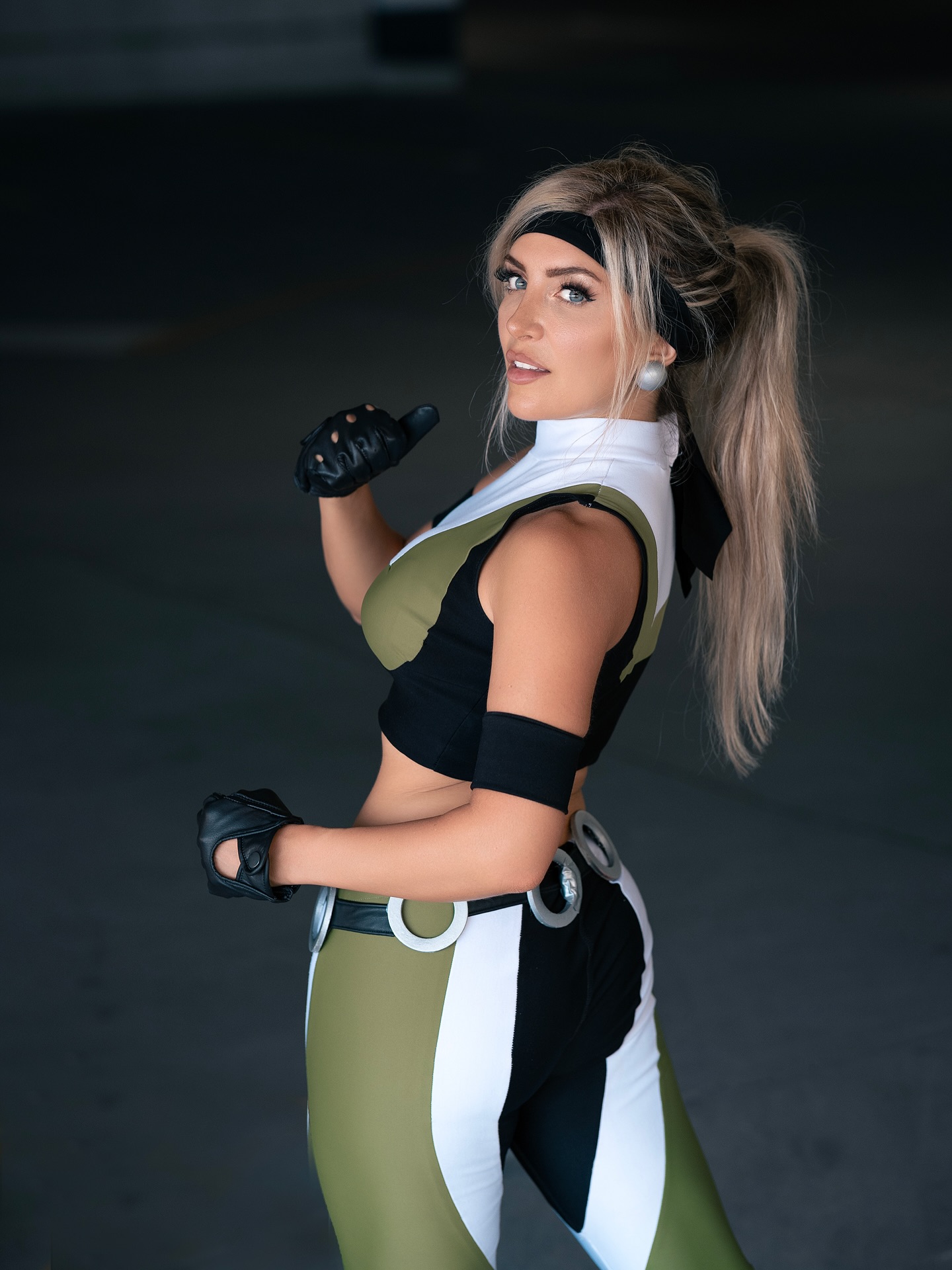 Sonya Blade (Mortal Kombat 3) - cosplay por Lisa Mancini