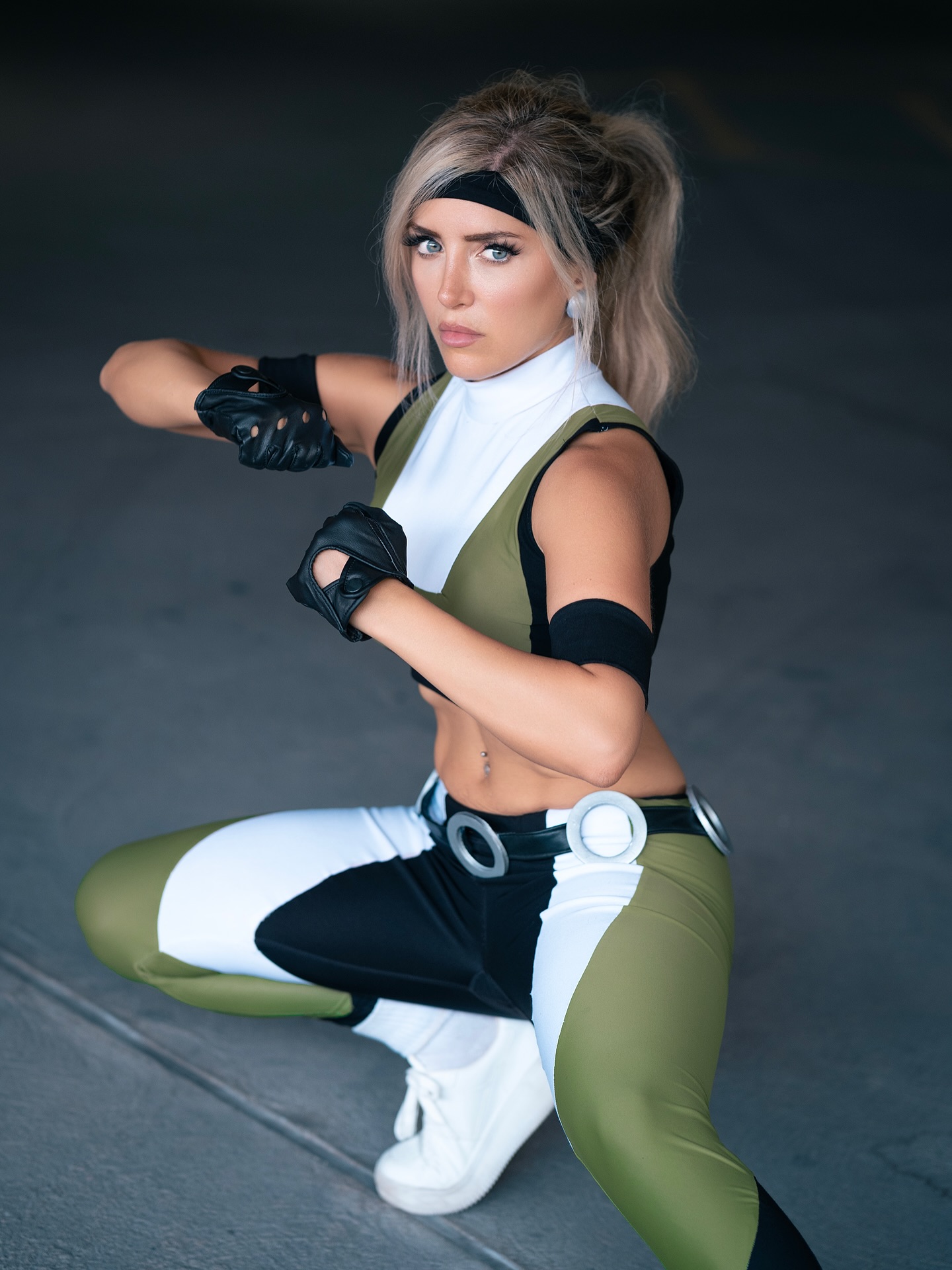 Sonya Blade (Mortal Kombat 3) - cosplay por Lisa Mancini