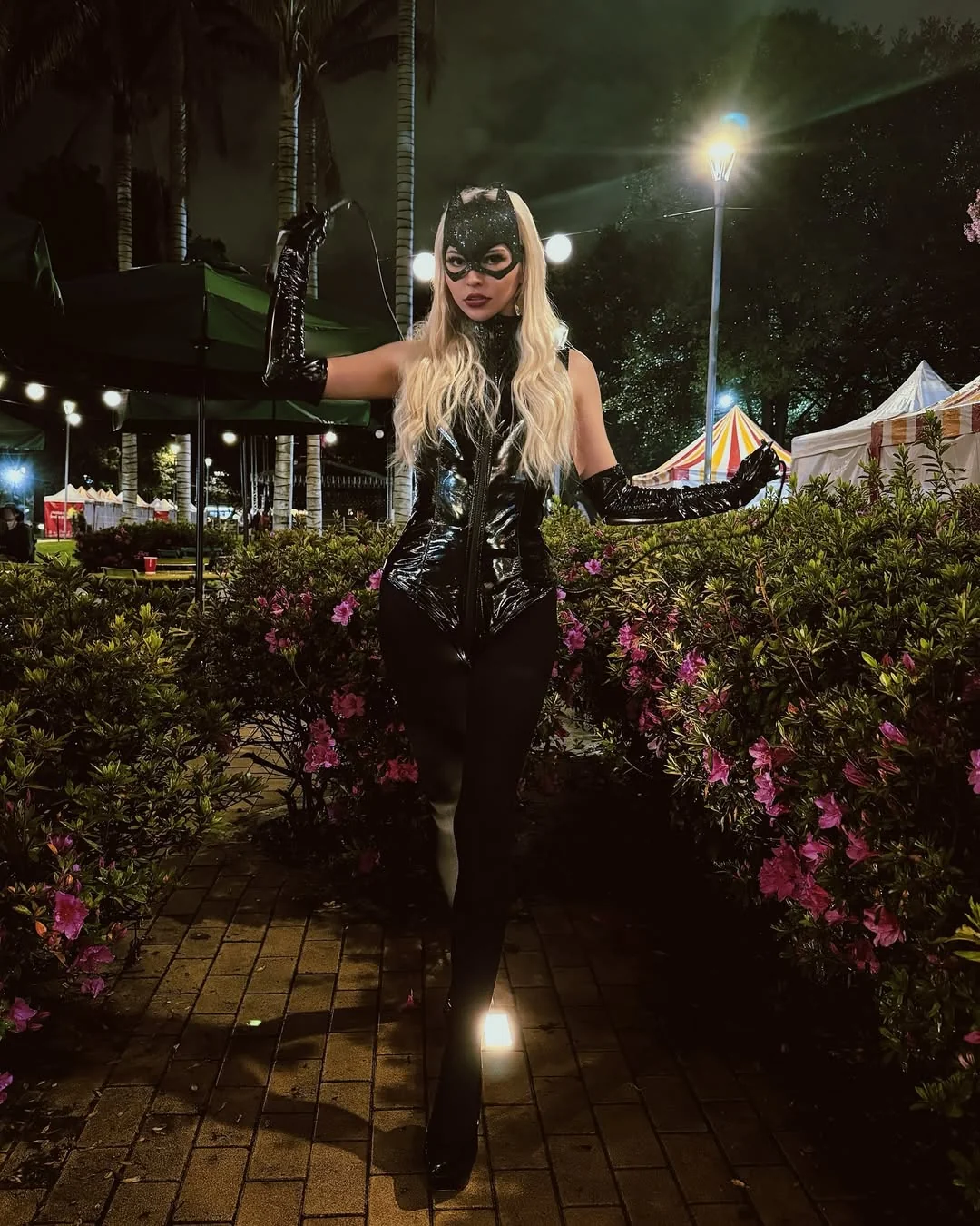 Mulher Gato - por Tina Adoore