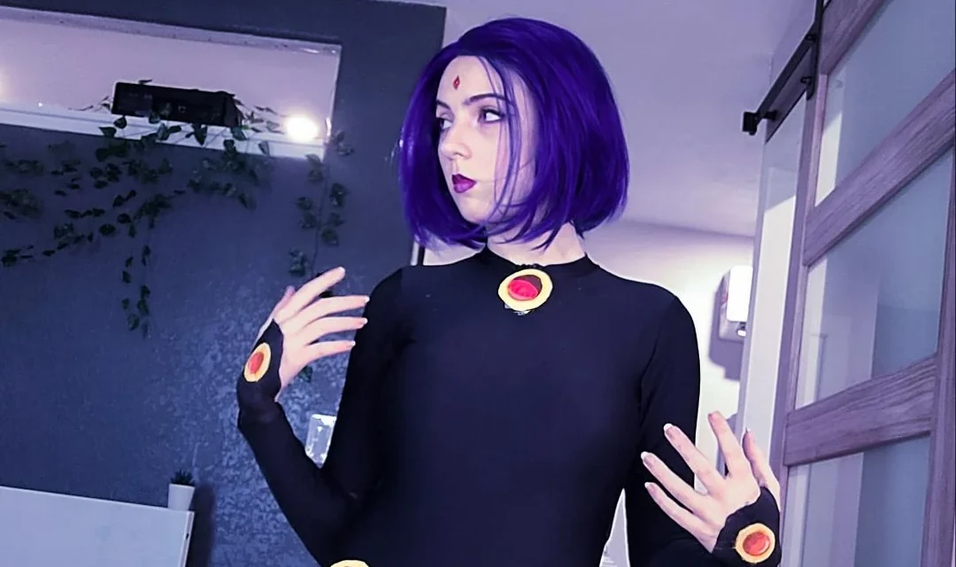 Raven cosplay