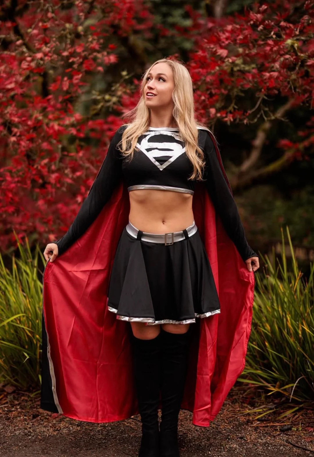 Supergirl cosplay por Olivia Betty Rain
